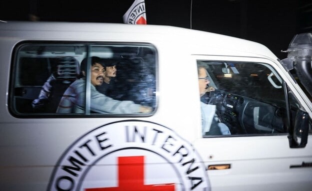 לפי סעיף 27 א