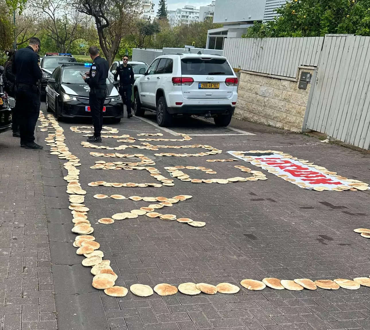 לפי סעיף 27 א